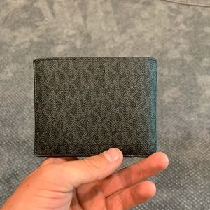 Men’s Micheal Kors wallet